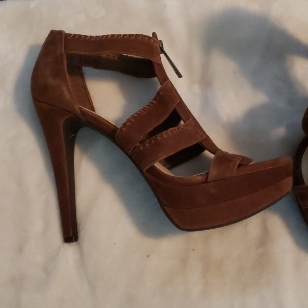 Heels - Picture 2 of 4